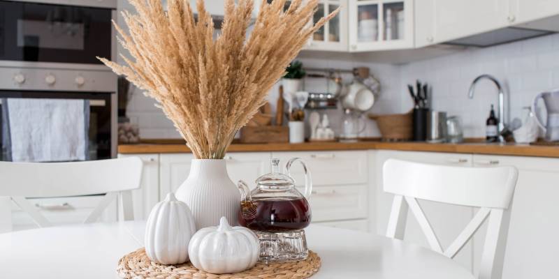 White Kitchen With Pampus Grass